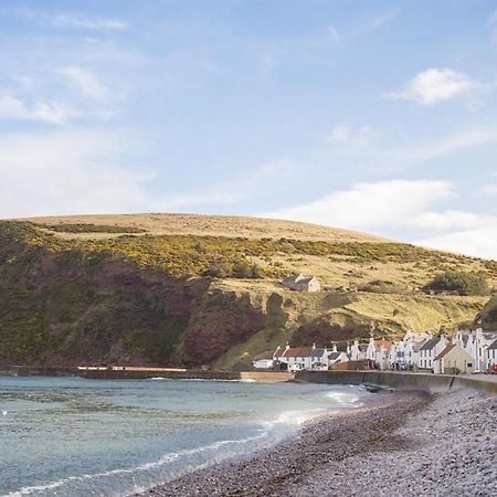 Вилла The Wee House Pennan Экстерьер фото