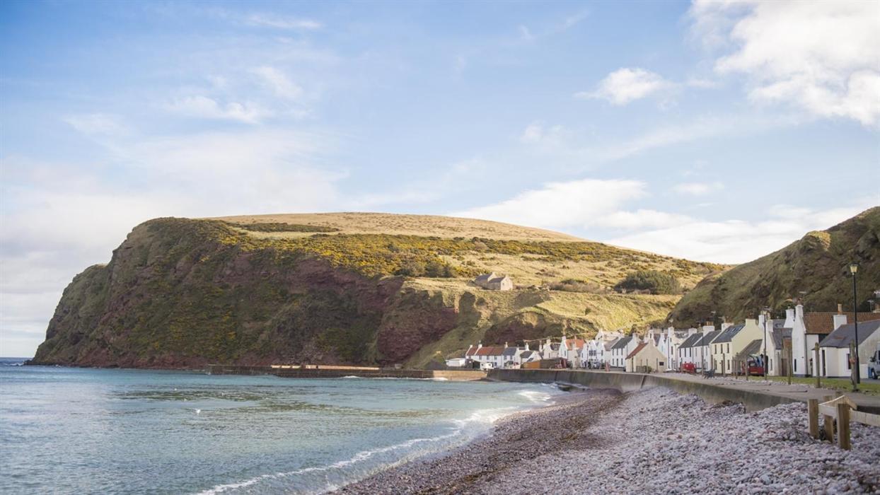 Вилла The Wee House Pennan Экстерьер фото